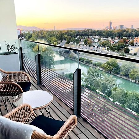 Sunrise Above Sky With Rooftop Pool Відень Екстер'єр фото