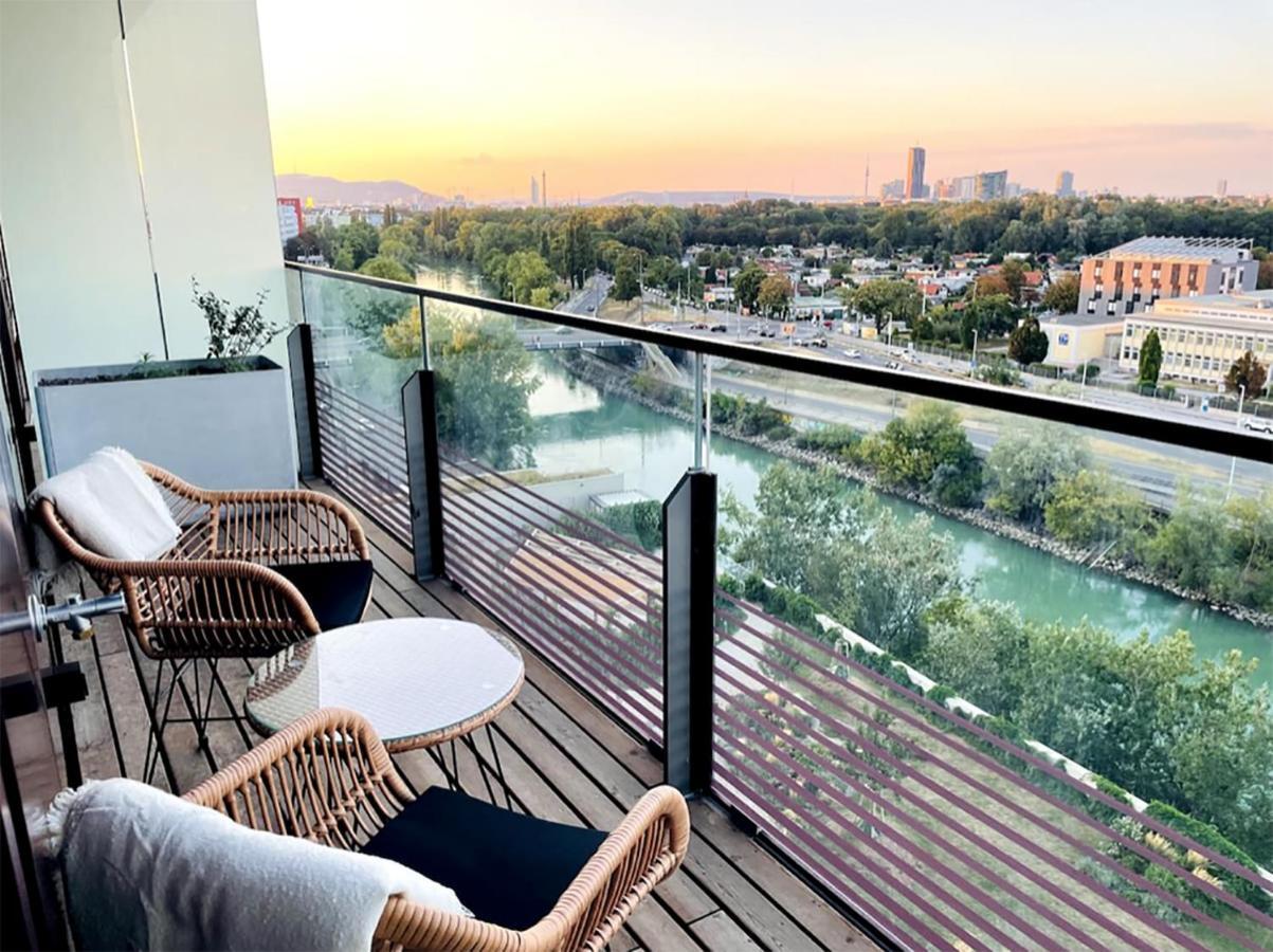 Sunrise Above Sky With Rooftop Pool Відень Екстер'єр фото