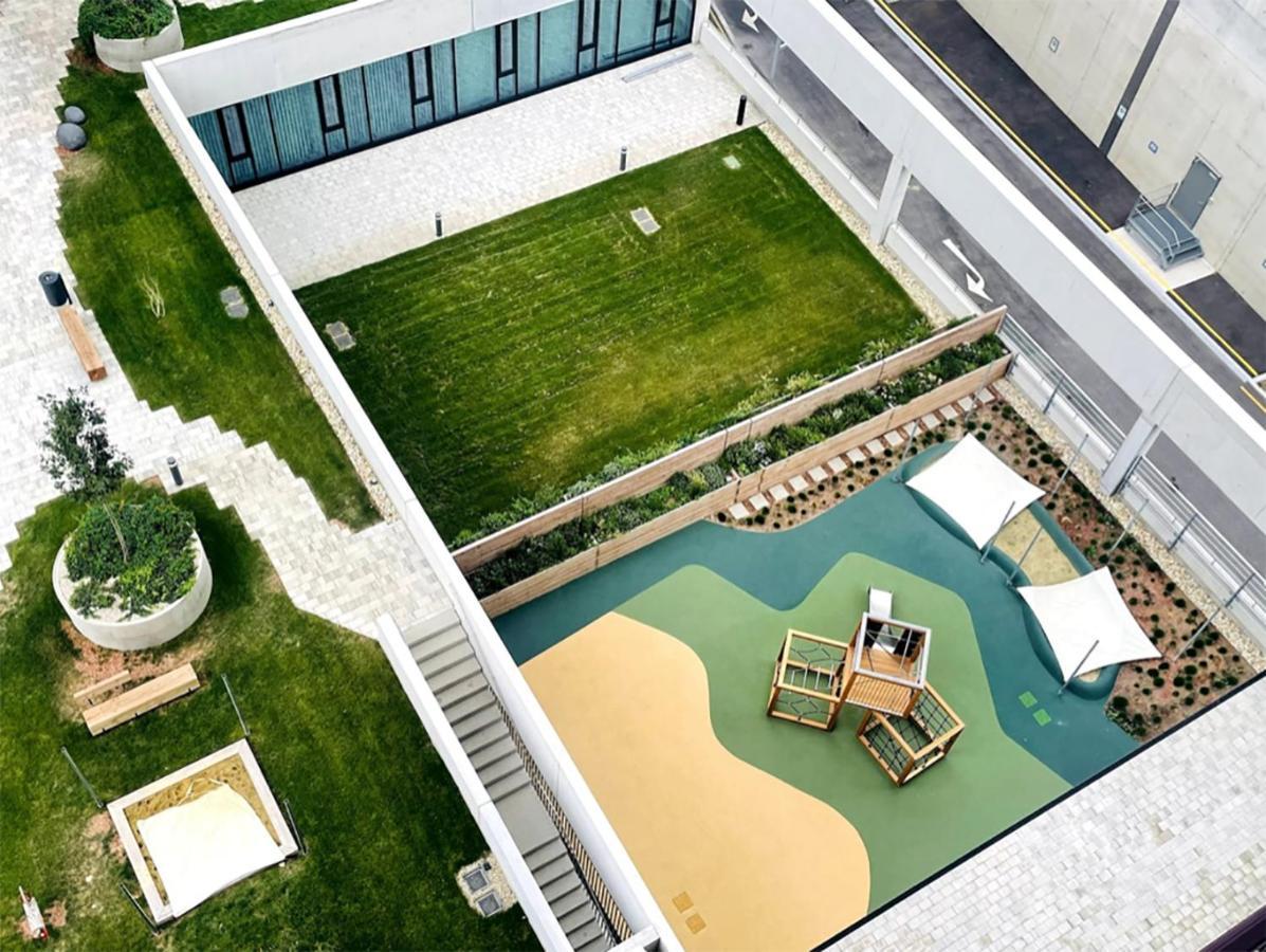 Sunrise Above Sky With Rooftop Pool Відень Екстер'єр фото